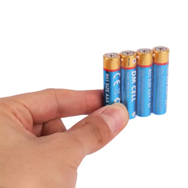 باتری چهارتایی نیم قلمی DM Cell Super Heavy Duty R03 UM4 1.5V AAA
